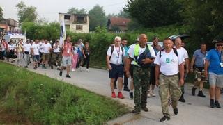 Učesnici "Marša mira" krenuli iz Kampa Liplje: Očekuje se da u Srebrenicu stignu sutra