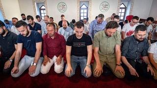 Bajram-namaz klanjan u džamijama širom Crne Gore

