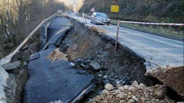 Odron u mjestu Filipovići od prošle godine - Avaz