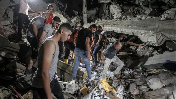 Tokom noći bombardirana i džamija - Avaz
