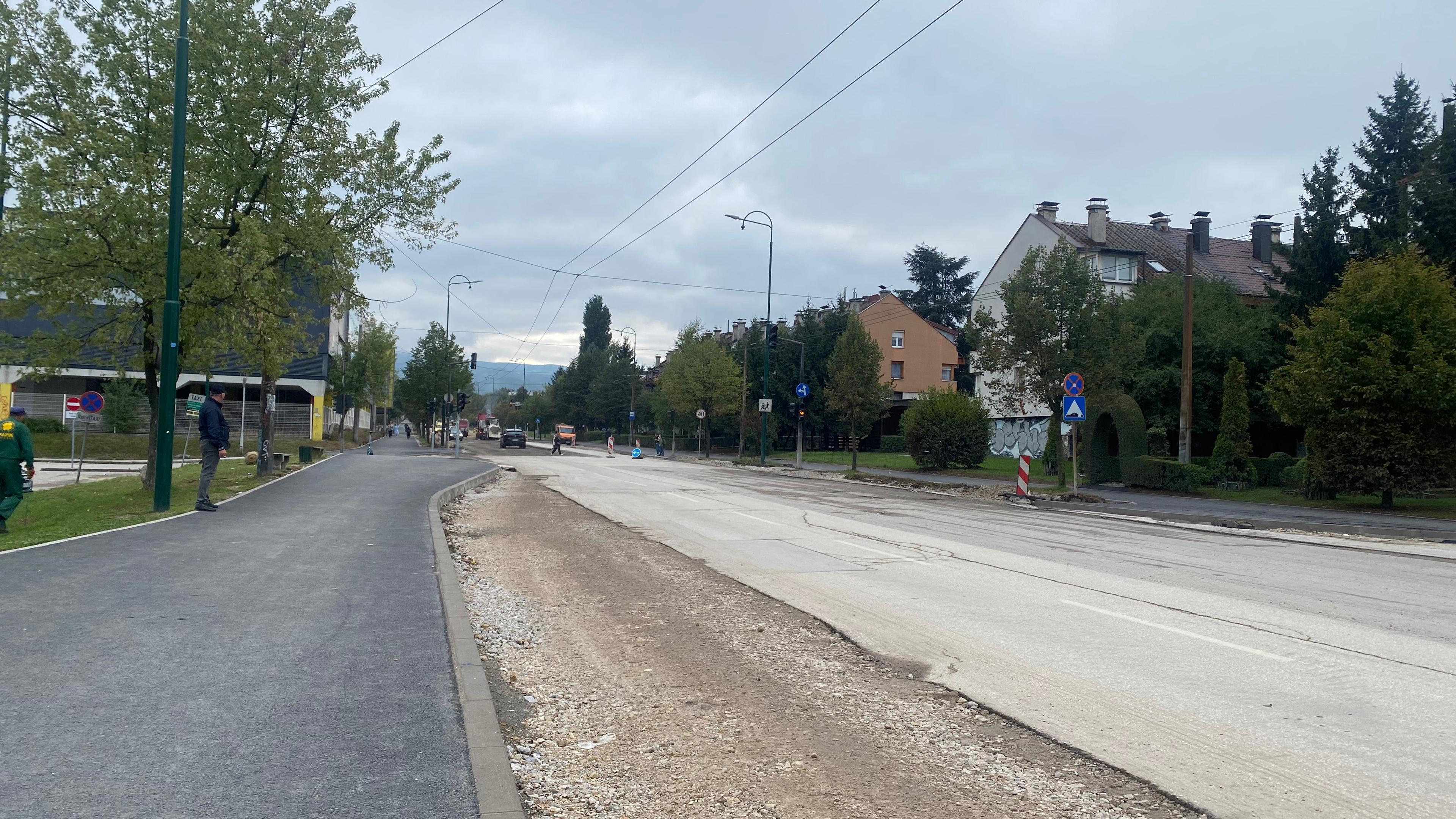 Video / Mještani Dobrinje ogorčeni, saobraćajnica se asfaltira mjesecima