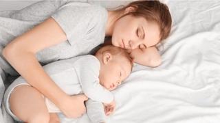 Četvrti mjesec bebe: Pripremite se, stiže regresija spavanja