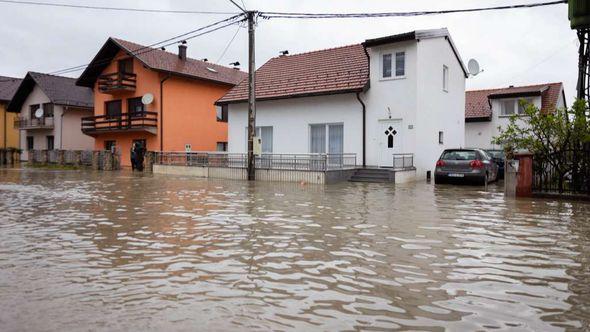 Obustavljen saobraćaj na putevima na području Bihaća  - Avaz