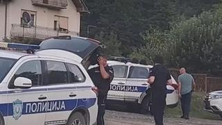 Opsada u gradu u Srbiji: Muškarac (89) ubio bračni par, pa pobjegao u šumu, traže ga i specijalci