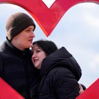 Love blossoms in Serbia between Ukrainian, Russian 'enemies'