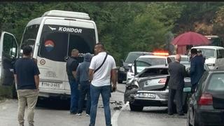 Četiri osobe povrijeđene  u trostrukom sudaru na Lapišnici, saobraćaj obustavljen