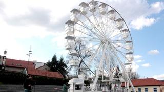 U Tuzli postavljen panoramski točak visine 22 metra