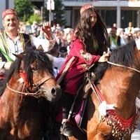 Građani aplauzom ispratili defile konjanika i orkestar "Mehter" kroz Donji Vakuf