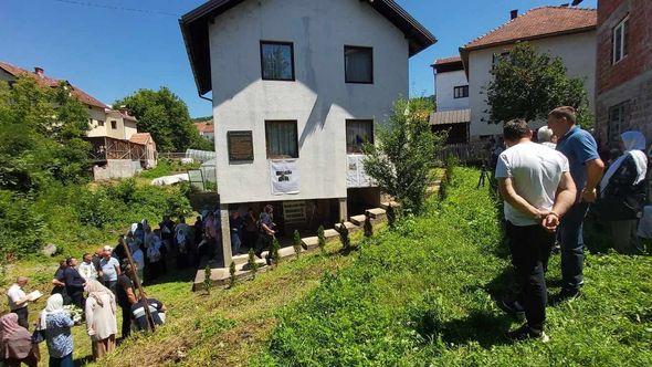 Kuća u Pionirskoj ulici: Jedna od dvije višegradske žive lomače - Avaz