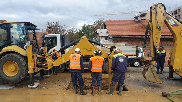 Radovi na popravci cjevovoda - Avaz