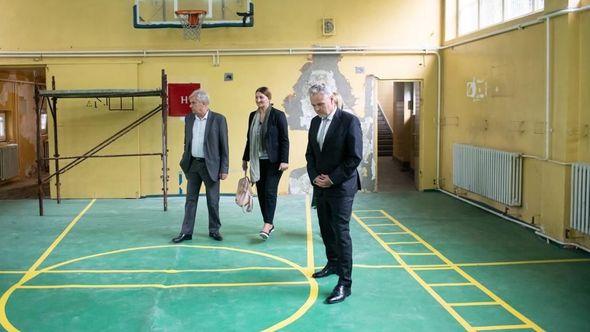 Satler posjedio Centar za slušnu i govornu rehabilitaciju - Avaz