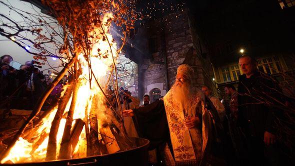 Sa tradicionalnog paljenja Badnjaka - Avaz