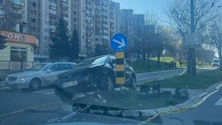 Saobraćajna nesreća kod Studentskog doma u Nedžarićima: Vozač povrijeđen, stvaraju se gužve