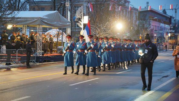 Svečani defile u Banjoj Luci - Avaz