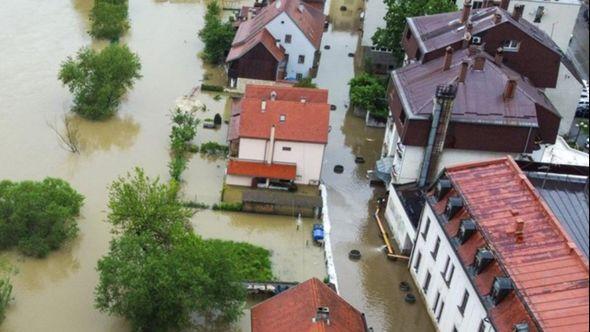 Vodeni val tek će doći na područje Petrinje i Siska - Avaz