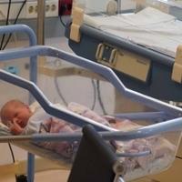 Na UKC Tuzla rođene tri, u Bihaću četiri bebe