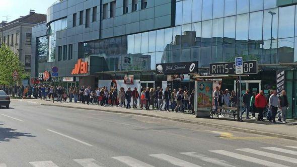 Sa današnje protestne šetnje - Avaz