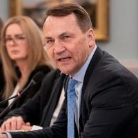 Sikorski: Poljska će uložiti pet posto BDP-a u odbranu 2025. godine