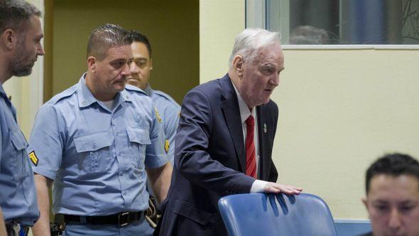 Ratko Mladić ulazi u sudnicu u novembru 2017. godine - Avaz