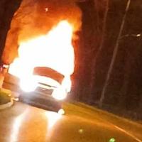 Automobil se zapalio u Zenici tokom vožnje, vatrogasci na terenu