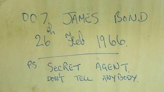 U kaminu dvorca pronašli bocu s tajanstvenom porukom: "James Bond, nemoj reći nikome"