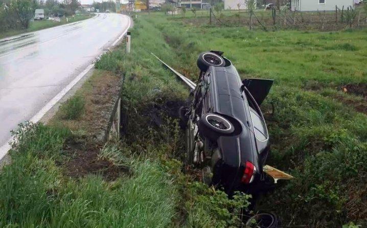 Prijedor: Za manje od 12 sati tri vozila završila u jarku pored puta