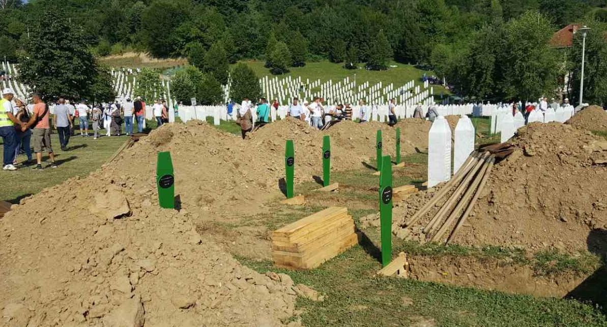 Džeko, Teletović, Ibišević i mnogi drugi odali počast ubijenim u genocidu u Srebrenici