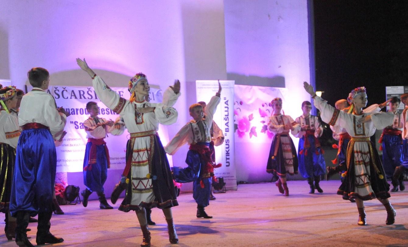 Pod sloganom "Čuvajmo tradiciju i širimo mir i prijateljstvo": Festival folklora oduševio brojne posjetioce na Ilidži