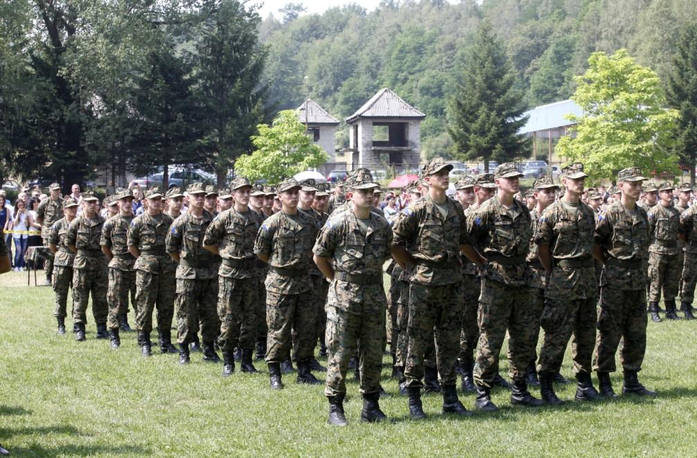 Alarmantno stanje u Oružanim snagama BiH : Vojnici se otrovali hranom!