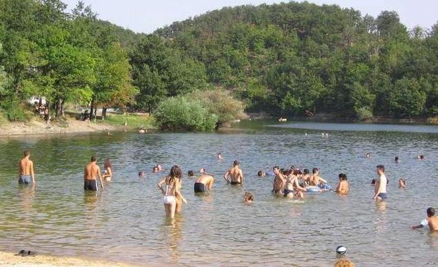 Masovna tuča na jezeru na Šićkom Brodu: Dvije osobe završile u bolnici, nekoliko u policijskoj stanici