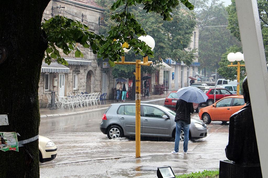 Kiša prouzrokovala kolaps saobraćaja u Bileći