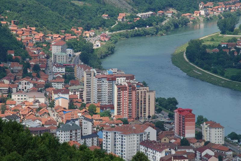 Zvornik: Zapalio vatru uz objekat Doma kulture, šteta 50.000 KM