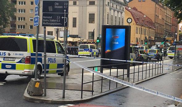 Haos u Štokholmu: Izboden policajac, napadač u bijegu