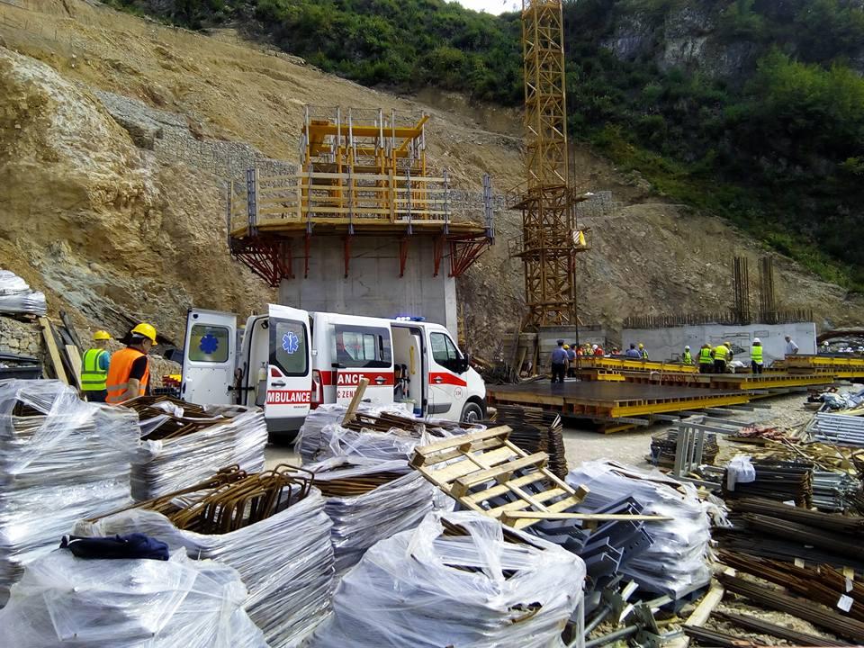 ZENICA | Drama na gradilištu: Nakon pada sa skele, nesretni radnici zadobili brojne prijelome