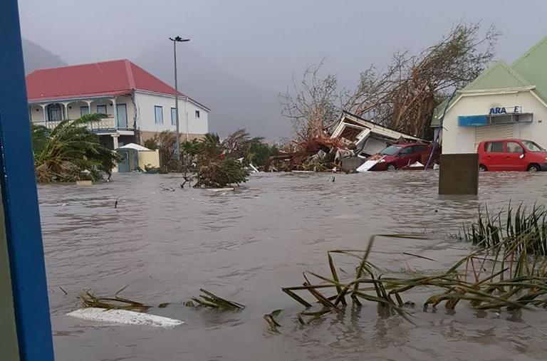 Uragan Irma ruši sve pred sobom: Uništen slavni aerodrom, vanredno stanje na Floridi, u Portoriku i na Djevičanskim otocima