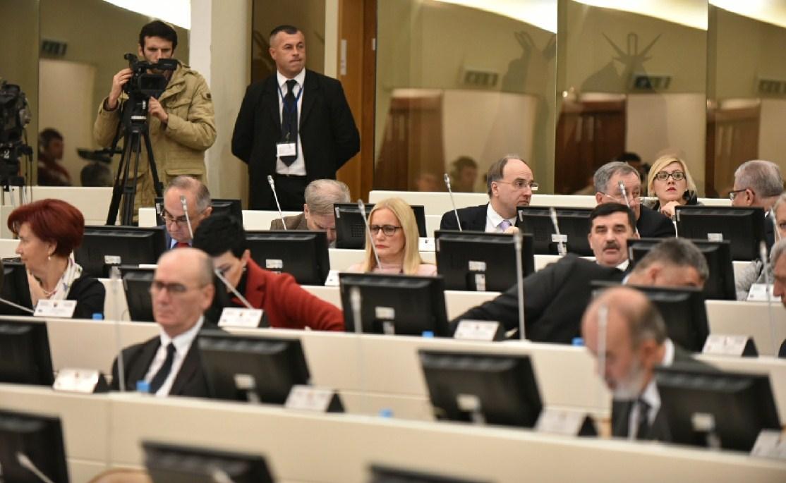 Parlament BiH: Nakon brojnih pauza i burne rasprave prekinuta sjednica Predstavničkog doma