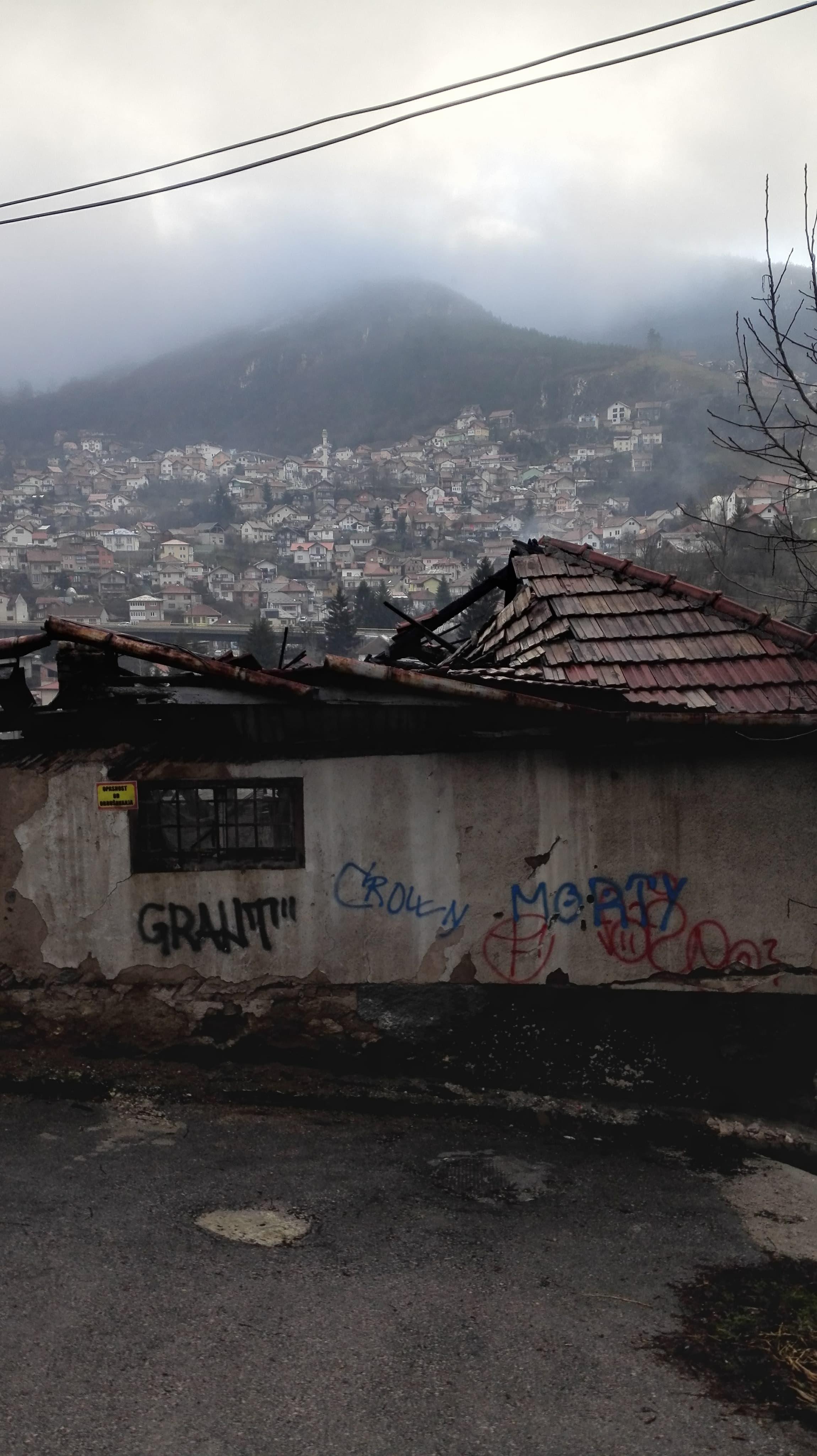 Ruglo na Bistriku: "Kuća strave" samo što ne padne, konstantna opasnost za pješake