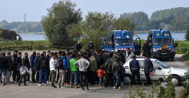 Pet povrijeđenih migranata nakon obračuna u Francuskoj