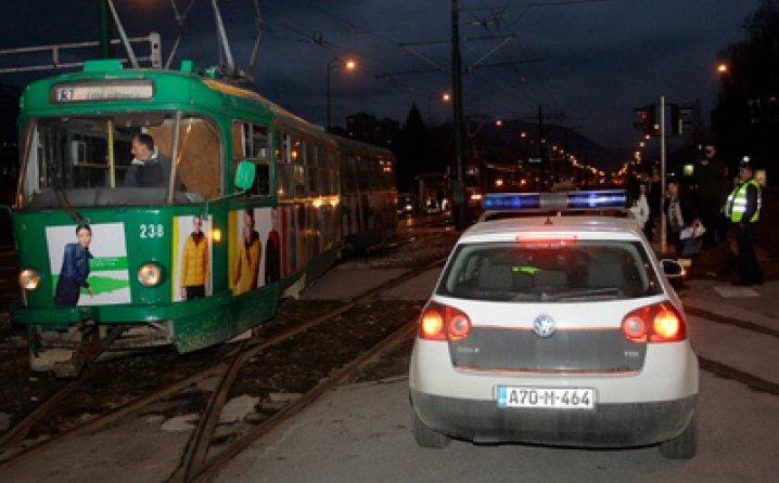 Horor u sarajevskom tramvaju: Džeparoši tukli svog jarana pred očima šokiranih putnika