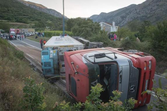 Tivat: Stradao vozač, pregazio ga njegov kamion