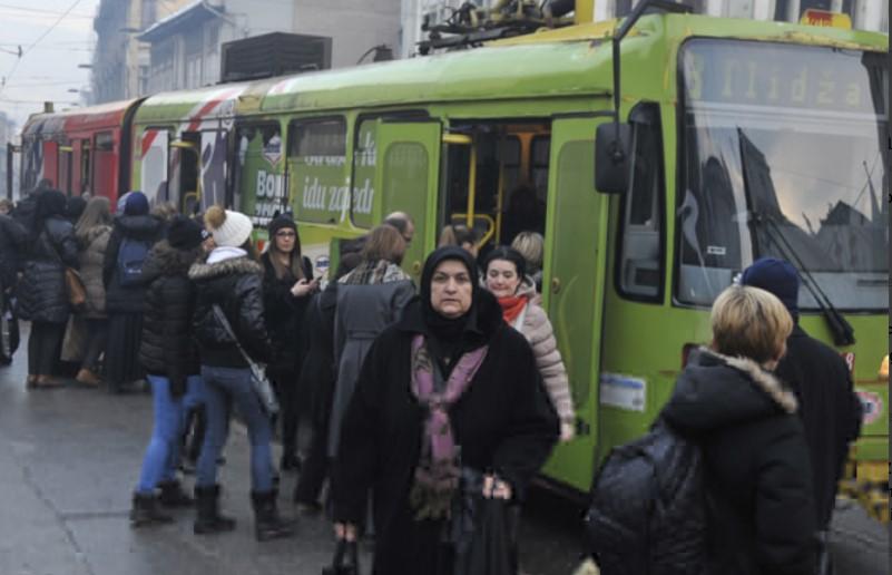 Tramvaj udario pješaka na Stupu, očevici tvrde da se sam bacio pred vozilo