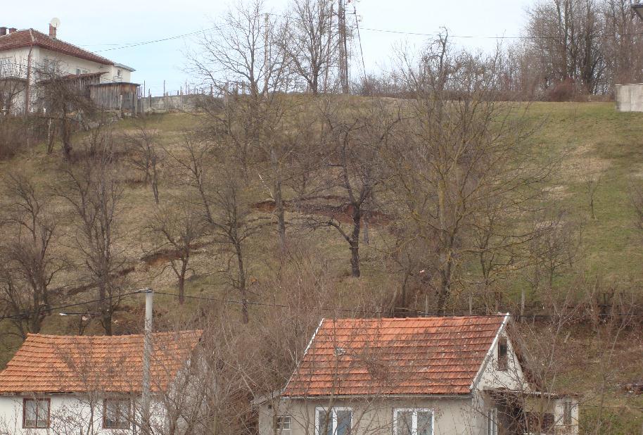 Nakon topljenja snijega i poplava, u Cazinu se aktivirala klizišta