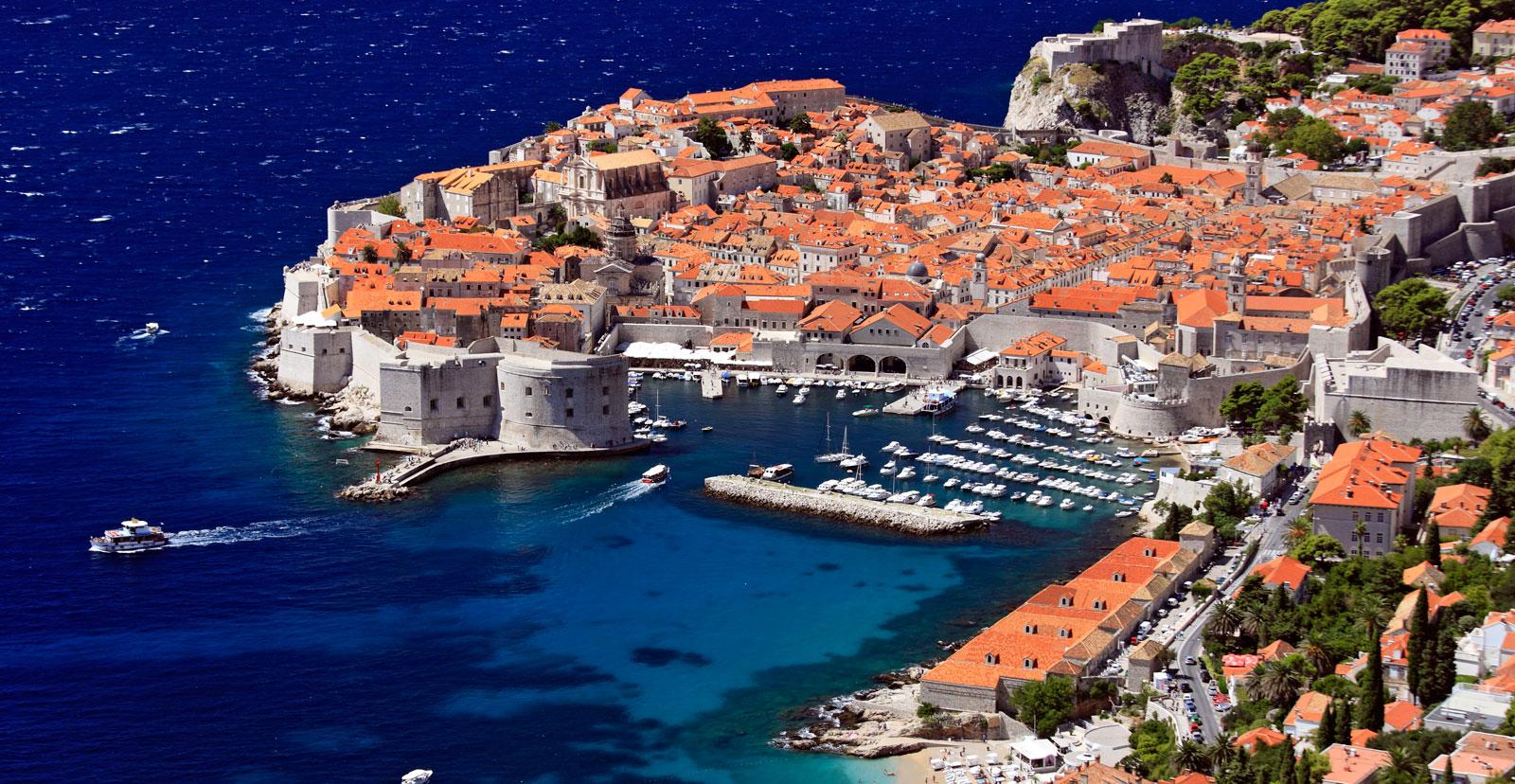 Dubrovnik: Paketi puni marihuane plutaju morem