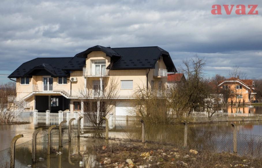 Bosanska Dubica: Sava dostigla historijski vodostaj