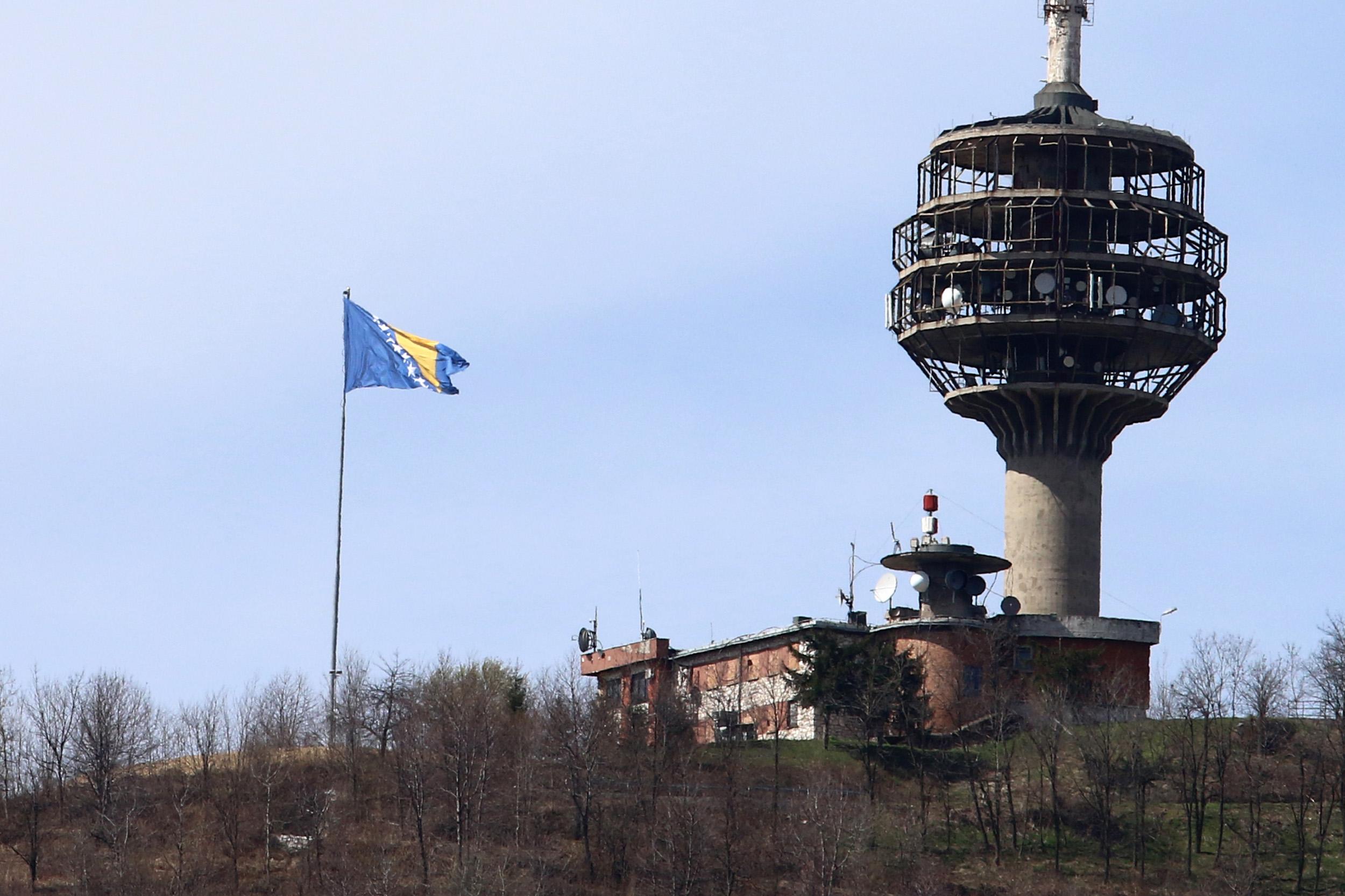 Na Humu postavljena nova zastava BiH