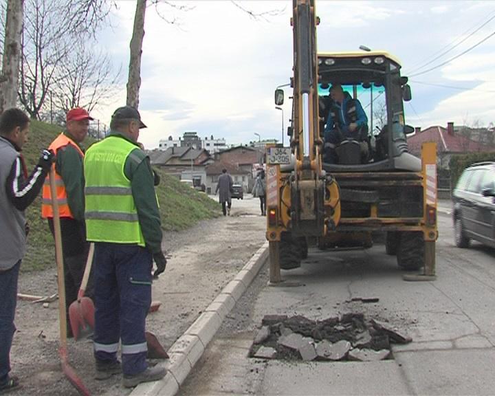 Počela sanacija udarnih rupa na kolovozu