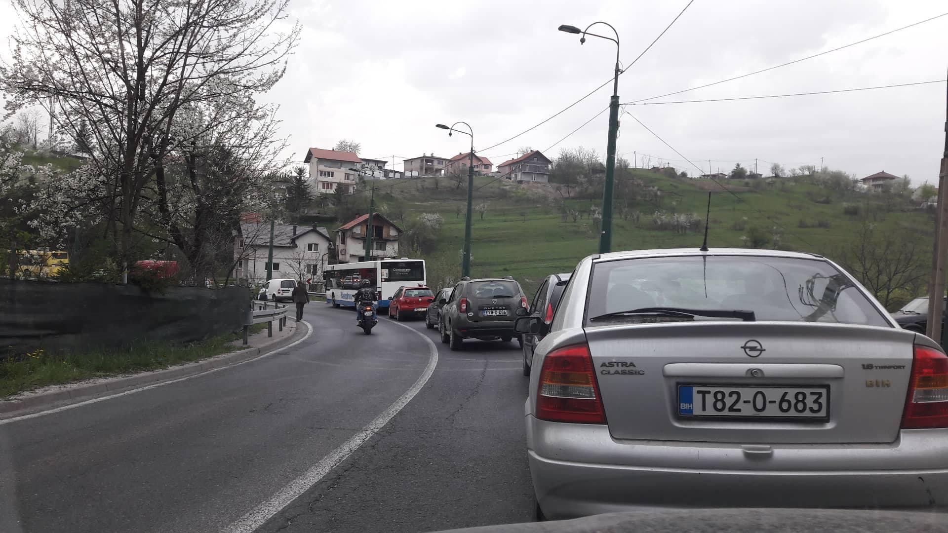 U saobraćajnoj nesreći u Hotonju povrijeđena jedna osoba