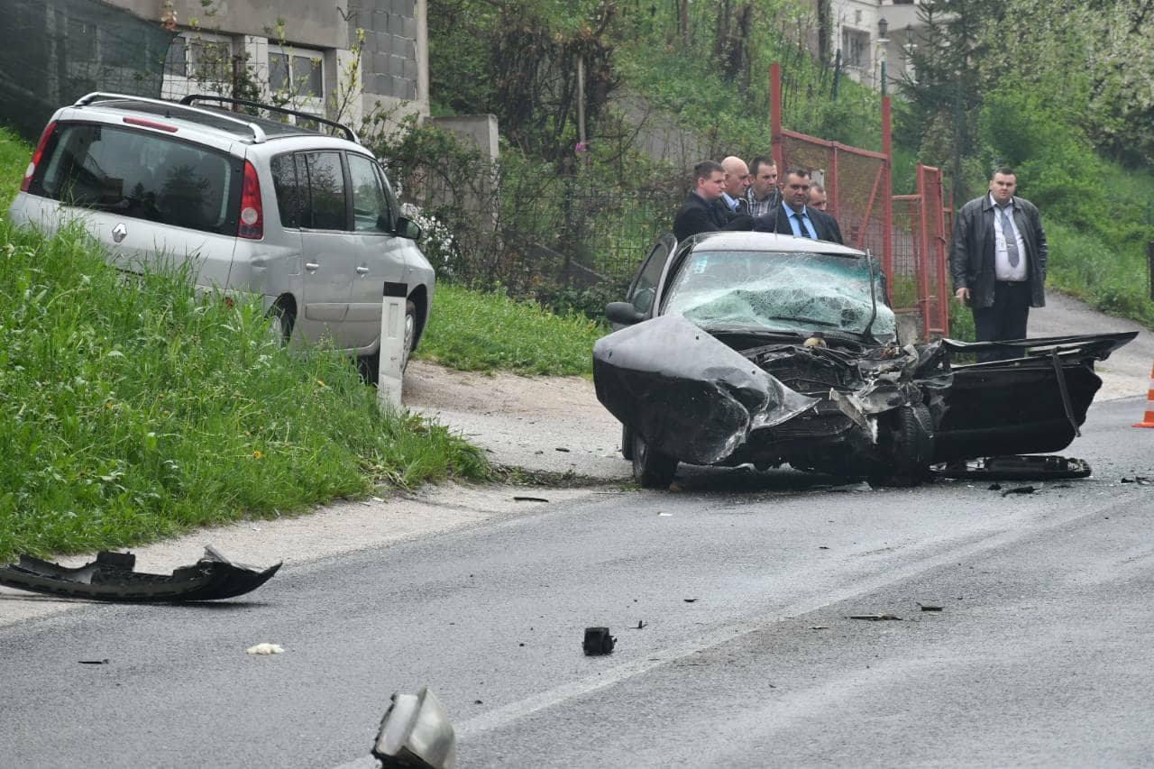 Na Kobiljoj Glavi sudarili se autobus i putničko vozilo: Povrijeđen vozač Renaulta