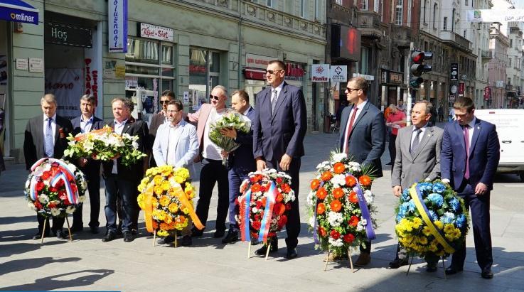 Delegacije položile cvijeće i odale počast povodom Dana pobjede nad fašizmom