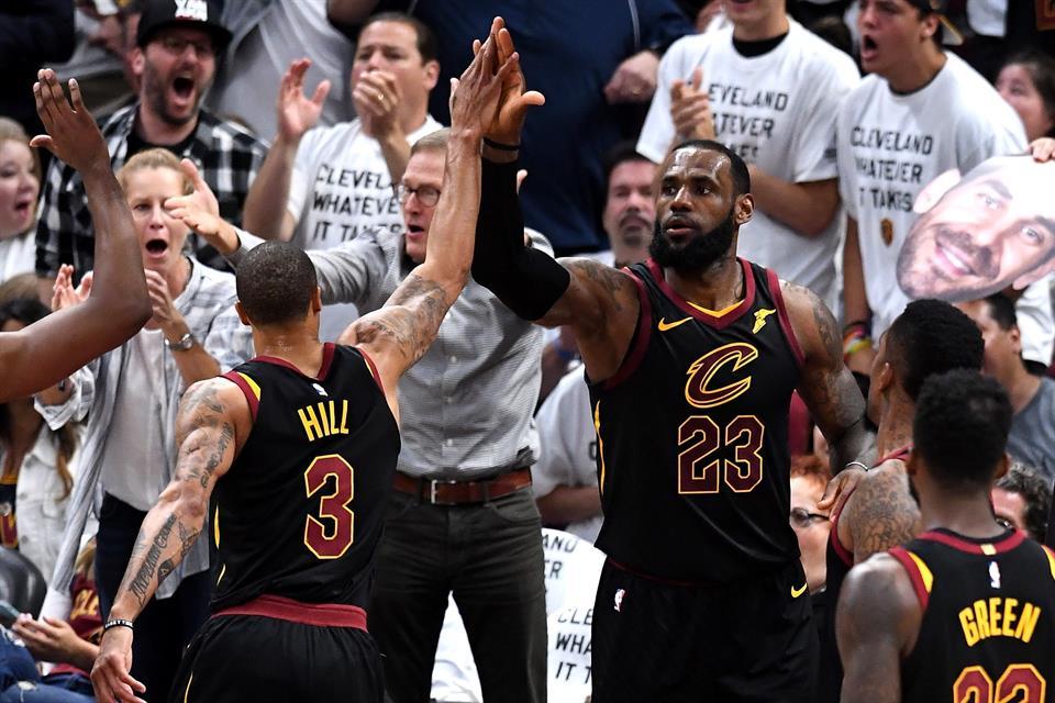 Nevjerovatni LeBron srušio Boston i donio pobjedu Kavsima